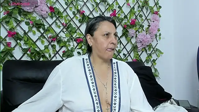 merlyna goldens online show from October 20, 11:41 pm