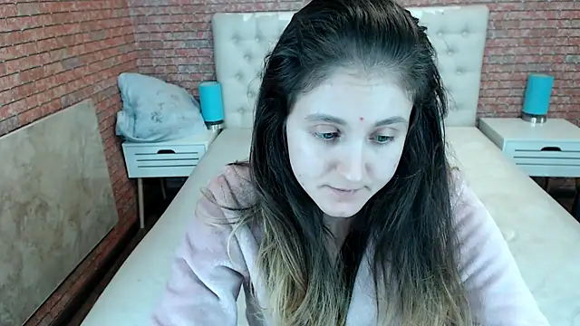 Holliy Cooper online show from November 26, 2:18 pm