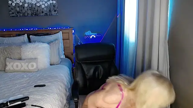 Lenaxox online show from January 6, 6:44 pm