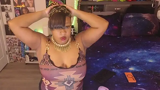 temptressbeauty24 online show from February 7, 5:00 am