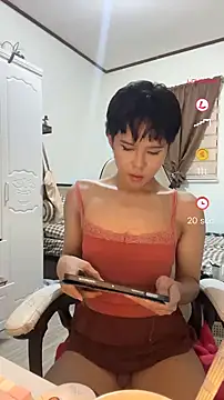 Plaxtique online show from January 11, 2:11 pm