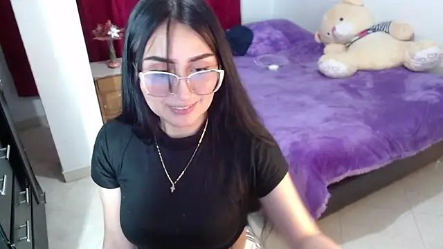 Tiffani Williams online show from April 14, 1:05 am