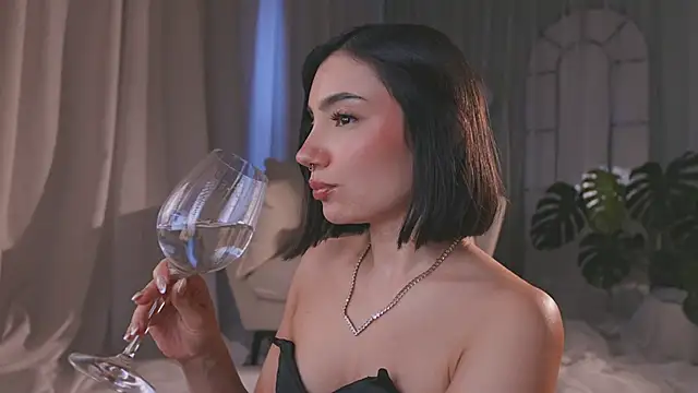 AmyArmstrong online show from April 17, 11:07 pm