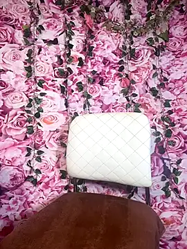 mismialove online show from September 10, 5:35 pm